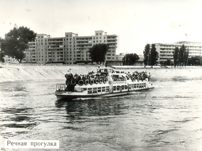 Речная прогулка